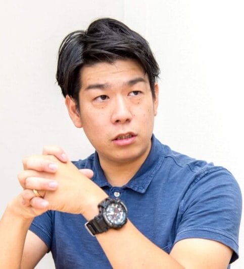 マーケティングマネージャー 近江 僚介